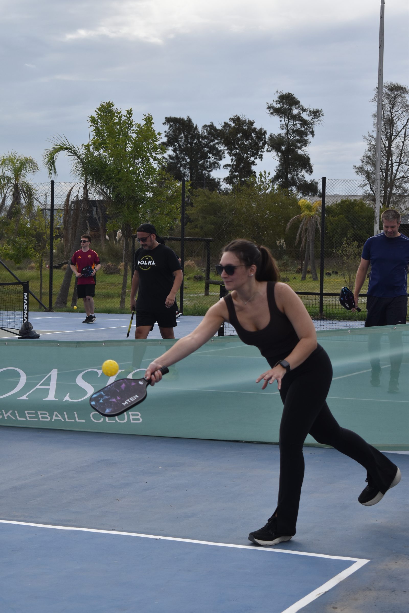 Jugadoras en las canchas de Oasis